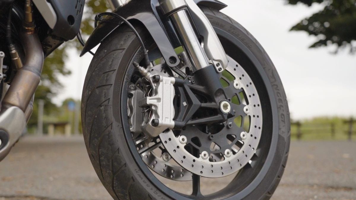 QJ MOTOR SRV 550: Media a sorpresa